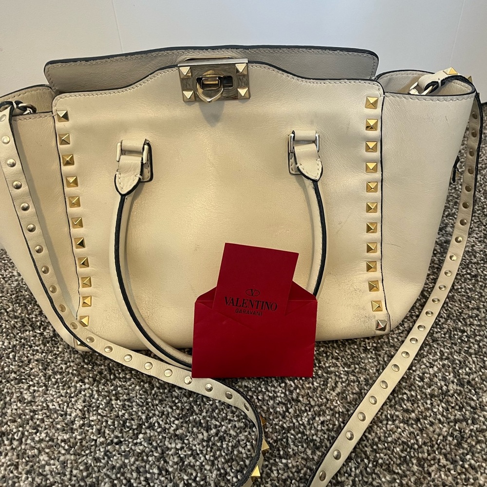 Valentino medium grainy calfskin rockstud bag in poudre